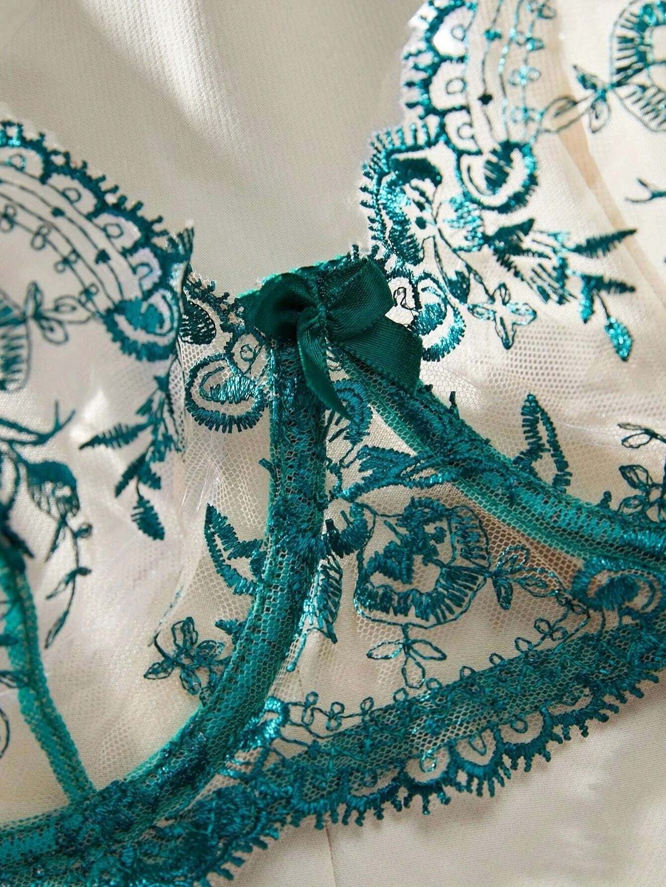 Жіноча кружевна білизна Emerald Charm - елегантний комплект